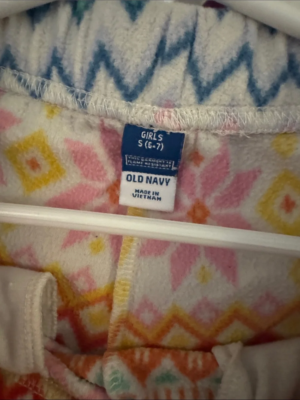 Old Navy White Fair Isle Fleece Joggers with Multicolor Pattern